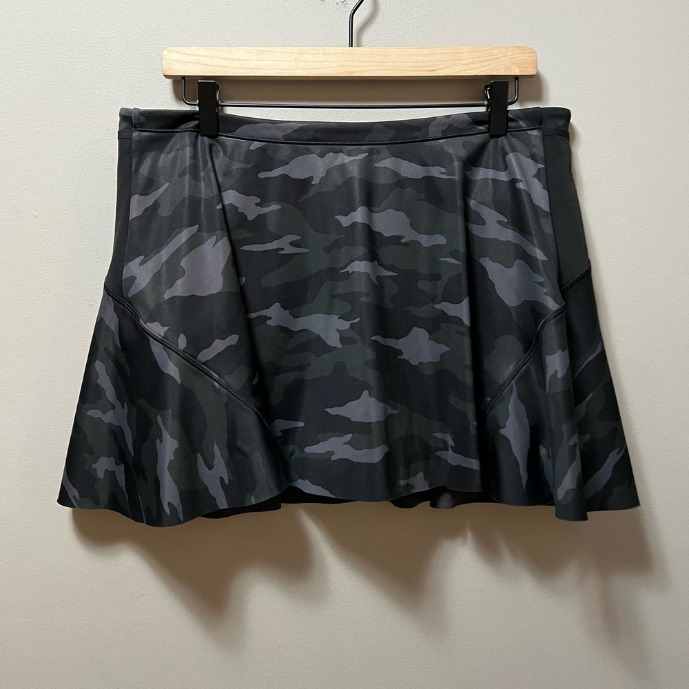 Athleta Black and Gray Camo Skort
